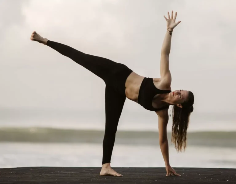 Ardha-Chandrasana